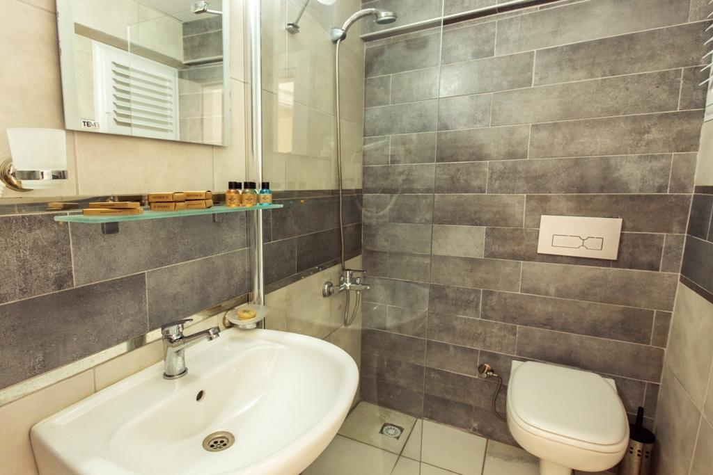 Demir Suit Hotel คูซาดาซี ภายนอก รูปภาพ