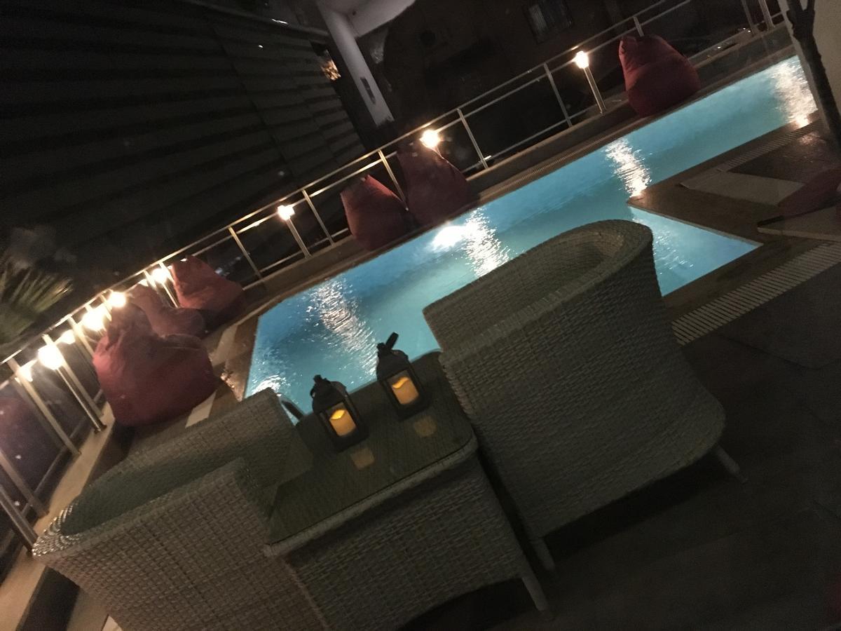 Demir Suit Hotel คูซาดาซี ภายนอก รูปภาพ