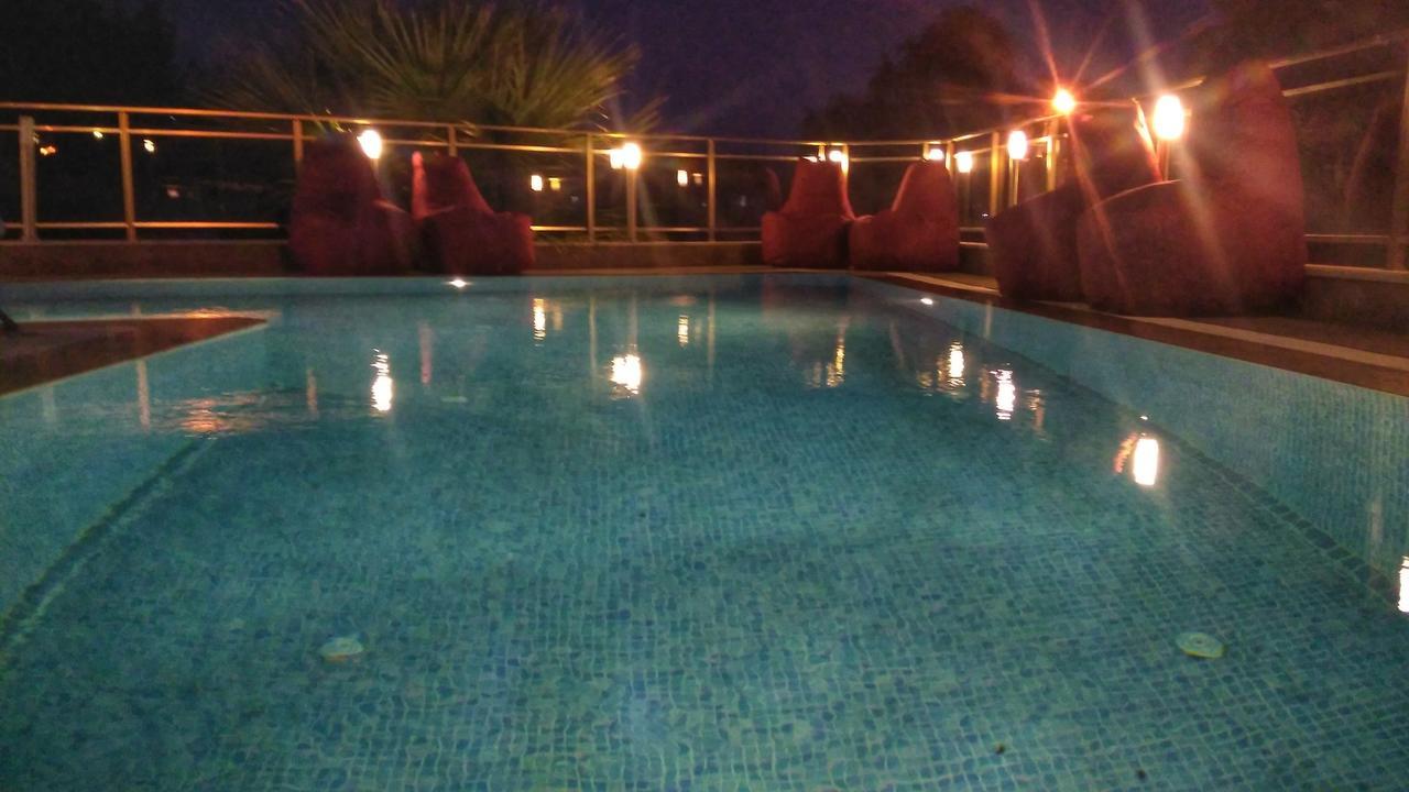 Demir Suit Hotel คูซาดาซี ภายนอก รูปภาพ